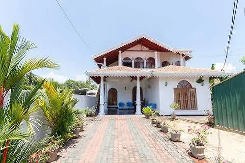 Island Breeze Srilanka Hotel Negombo 2*,  Sri Lanka